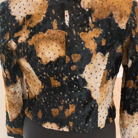 Carter & Teri faux pony Shibori with black clover shaped sequins - Picture 4 of 7